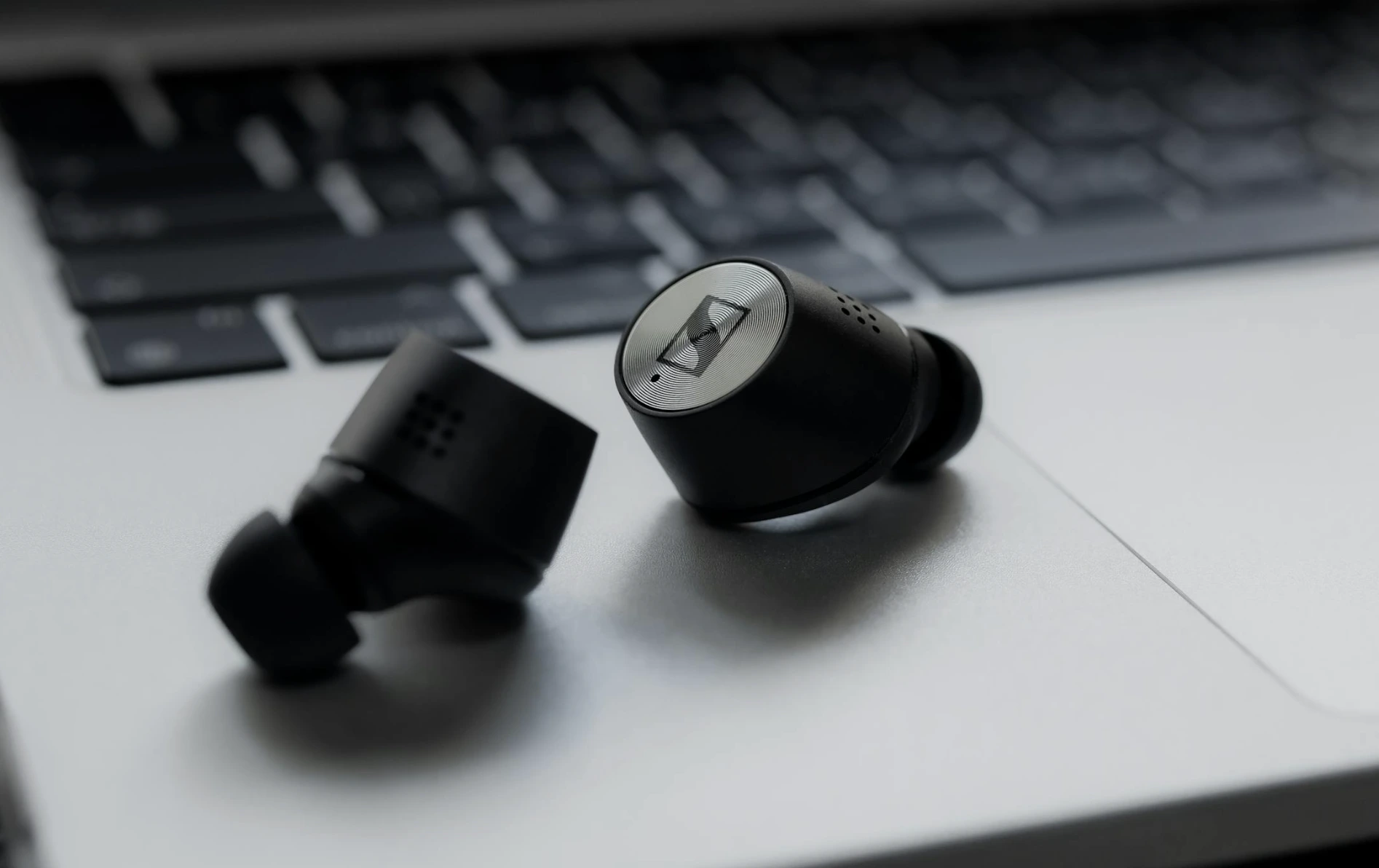 Long Battery Earbuds